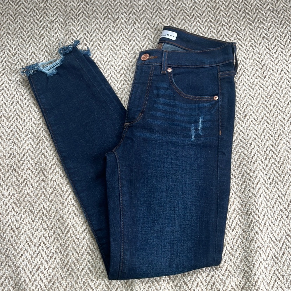 Loft Distressed Skinny Jeans size 26/2